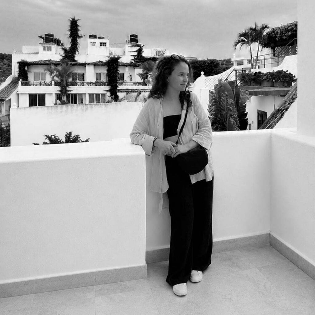 Woman standing on balcony overlooking cityscape at Butiq World.